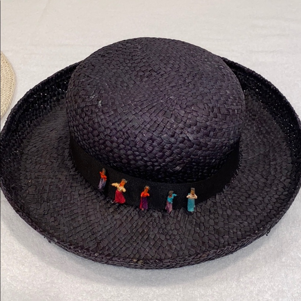 Liz Claiborne hat